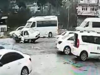 Zonguldak'ta işçi servisiyle çarpışan otomobilin sürücüsü öldü