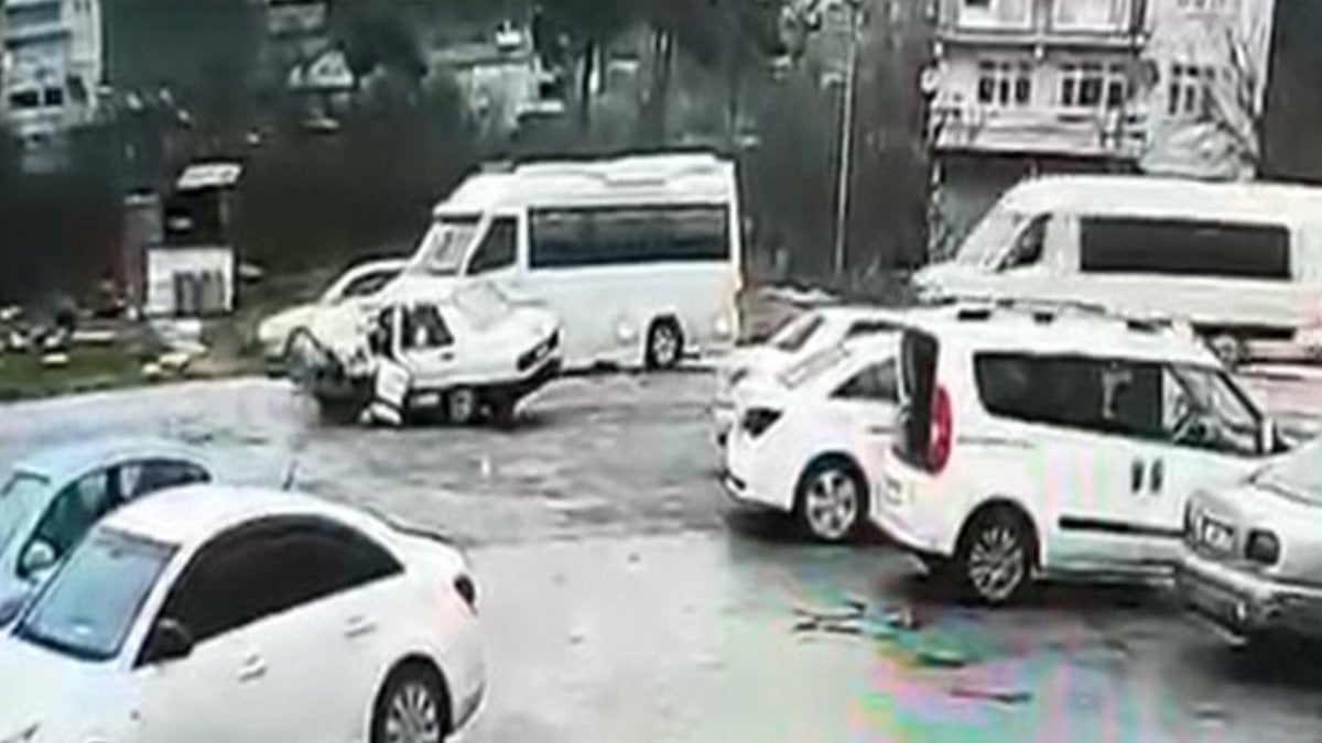 Zonguldak'ta işçi servisiyle çarpışan otomobilin sürücüsü öldü