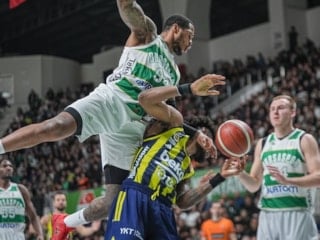 Bursaspor evinde Fenerbahçe'yi devirdi