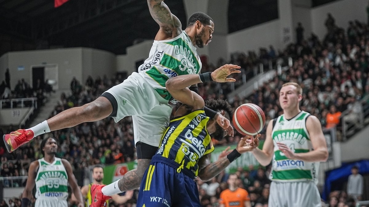 Bursaspor evinde Fenerbahçe'yi devirdi