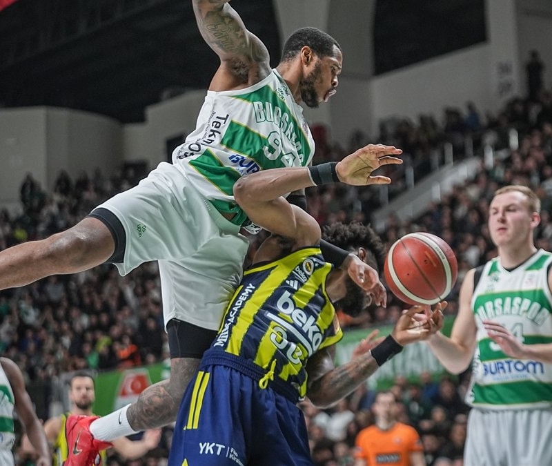 Bursaspor evinde Fenerbahçe'yi devirdi