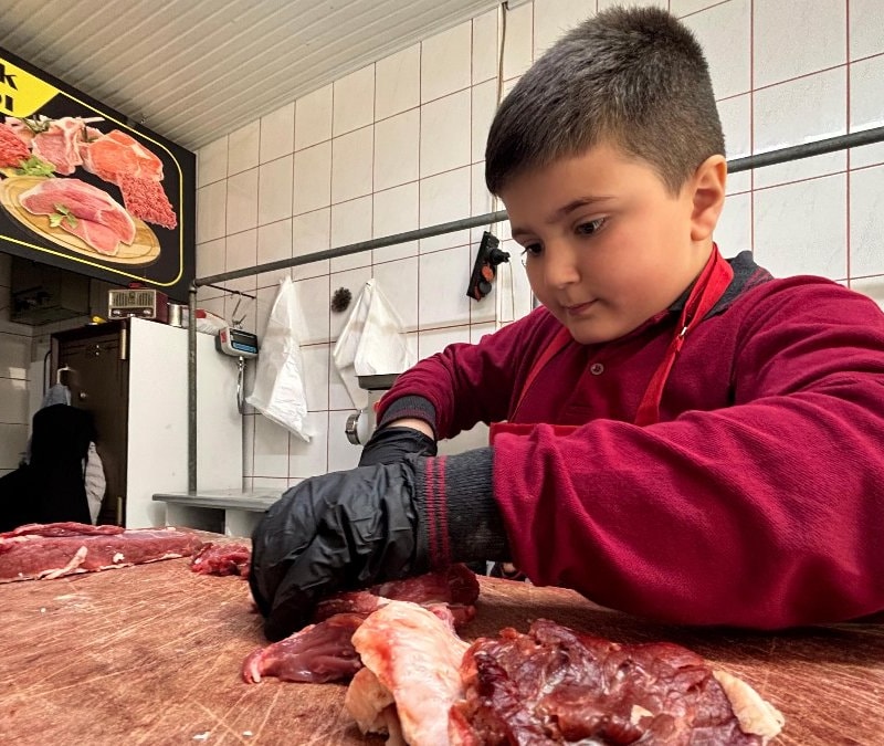 Trabzon’un 'Junior Kasap'ı sosyal medyanın gözdesi oldu