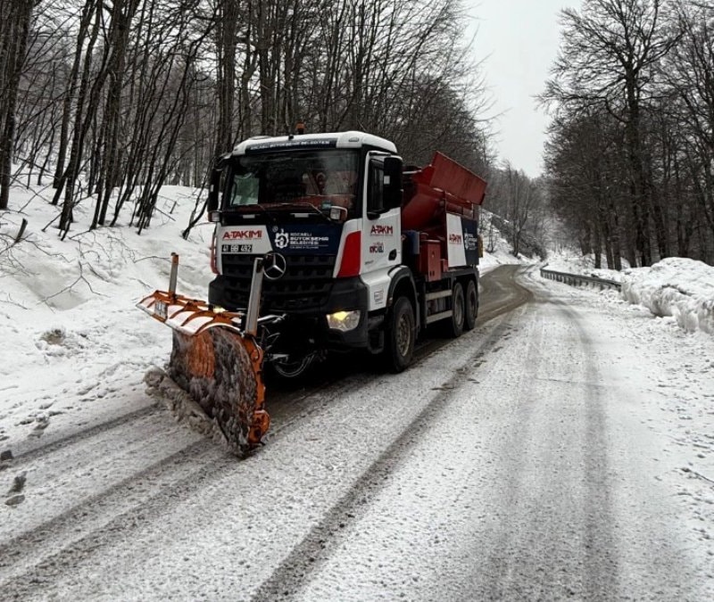 Kartepe’de Nisan öncesi kar sürprizi