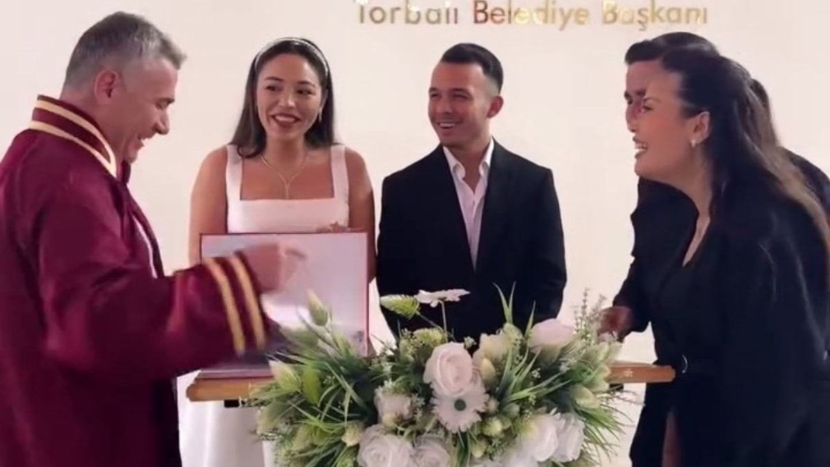 İzmir’de nikah töreninde şaka trafiği