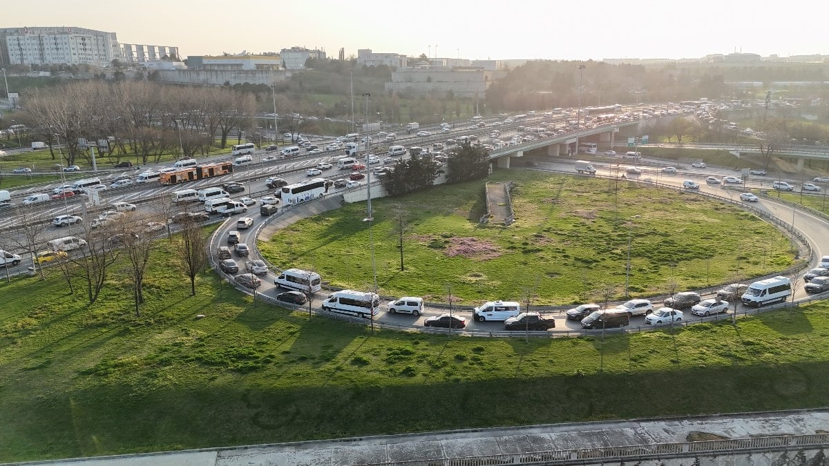 Bahçelievler Çobançeşme Kavşağı’nda trafik çilesi