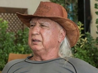 Şener Üşümezsoy'dan çıplak kar pozları: "Üşümüyorum"