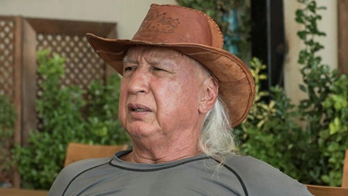 Şener Üşümezsoy'dan çıplak kar pozları: "Üşümüyorum"