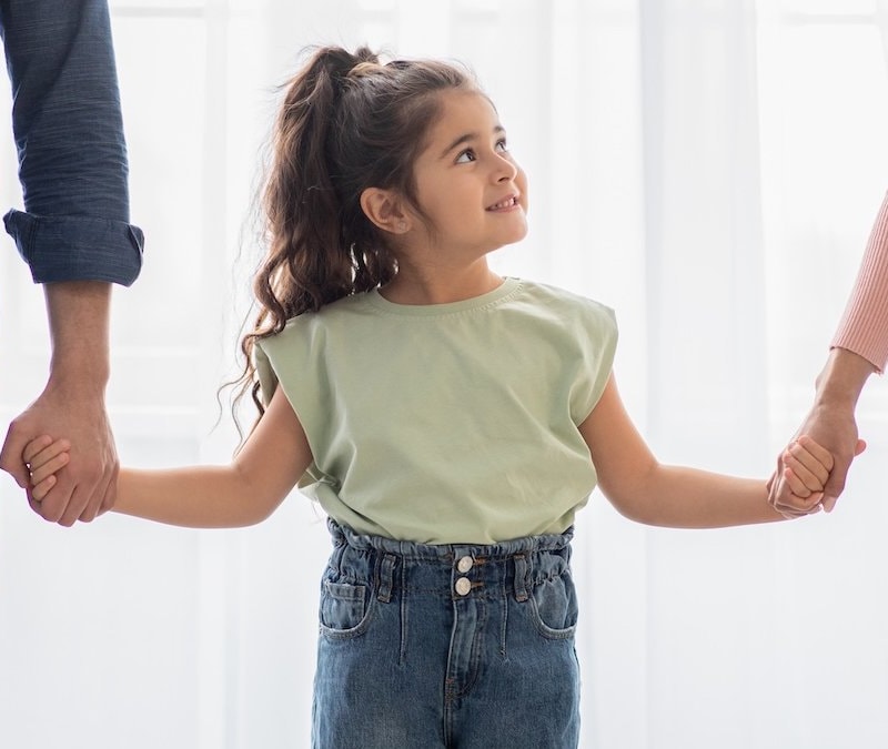 Çocuklar sevgiye değil güvene açılıyor: Kime konuştuklarını böyle seçiyorlar