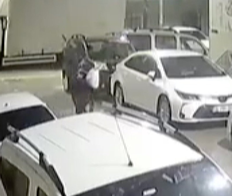 İstanbul'da eşine sinirlenen adam sokağa çıkıp havaya ateş açtı