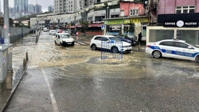 Sarıyer’de rögar taşkını: Dükkan sahibi İSKİ’ye isyan etti