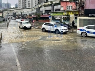 Sarıyer’de rögar taşkını: Dükkan sahibi İSKİ’ye isyan etti