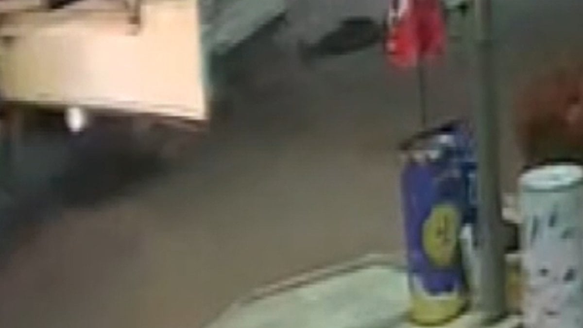 Manisa'da kamyonetle çarpışan motosikletin sürücüsü can verdi