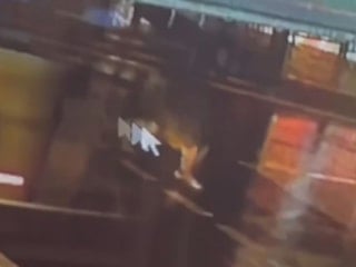 İstanbul Üsküdar'da kırmızı ışıkta geçen yayaya İETT otobüsü çarptı