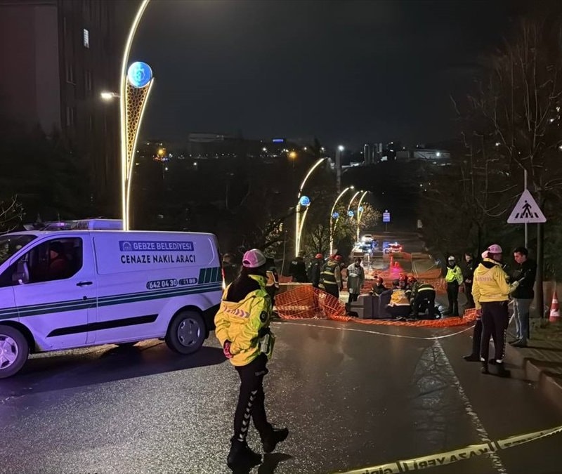 Kocaeli'de beton bariyere çarpan motosikletin sürücüsü öldü
