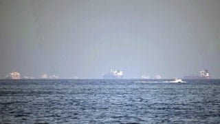 İki Çin konteyner gemisi Hürmüz Boğazı'ndan geçti