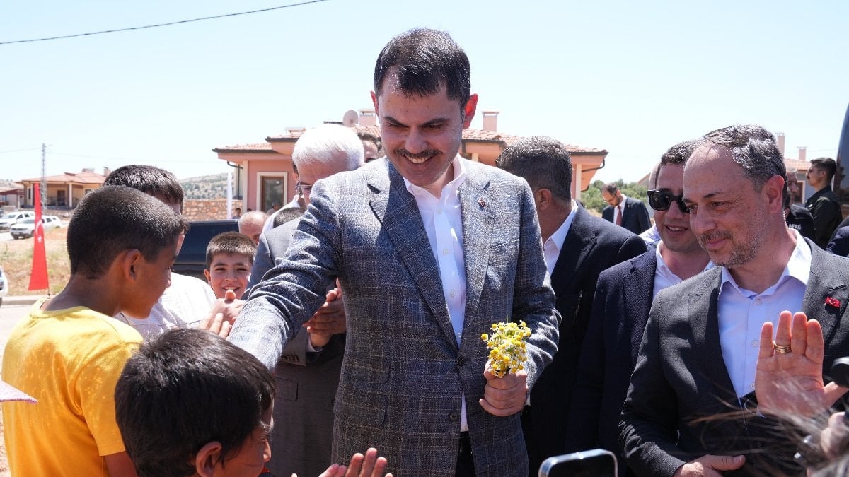 Murat Kurum'dan milli maç öncesi Zey Köyü'nden anlamlı paylaşım