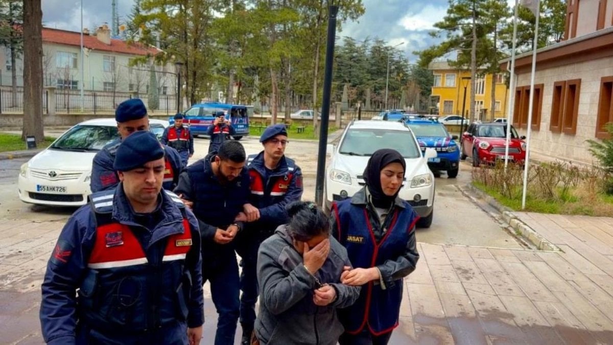 Afyonkarahisar'da bohçacı kılığıyla köye girdiler, 880 bin lirayı alıp kaçtılar