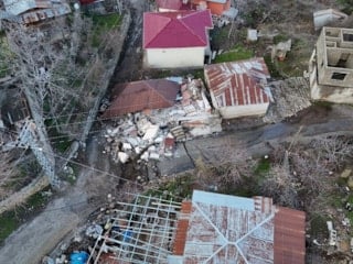 Mersin'de heyelan felaketi: 25 hane ağır hasarlı
