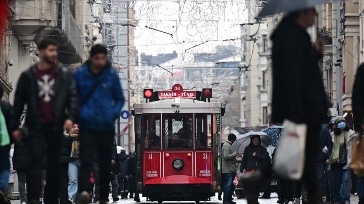 İstiklal Caddesi ziyaretçi rekoru kırdı: 2025'te 107 milyon kişi gezdi