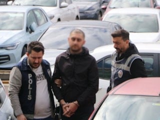 Bolu’da çaldığı tır ile eski sevgilisinin evine giden zanlı, laptop da çaldı