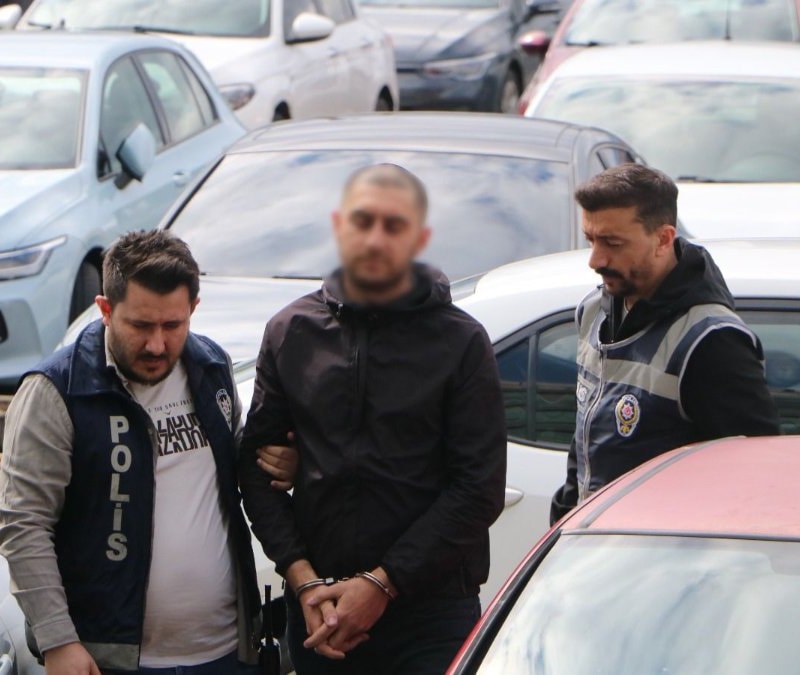 Bolu’da çaldığı tır ile eski sevgilisinin evine giden zanlı, laptop da çaldı