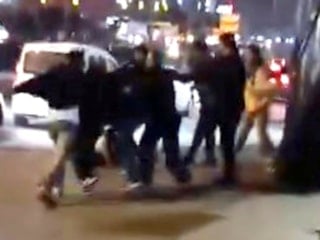 İstanbul'da liselilerin 'laf atma' kavgasında ortalık savaş alanına döndü