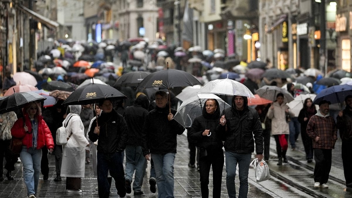 İstanbul Valiliği paylaştı: İstanbul'da 3 günde metrekareye 97 kilogram yağış düştü