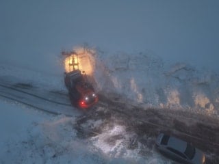 Muş’ta bahar ayında kar ulaşımı durma noktasına getirdi
