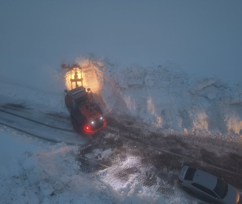 Muş’ta bahar ayında kar ulaşımı durma noktasına getirdi