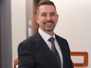 Prof. Dr. Erdinç Özek: "Binlerce Hasta Bu Tedaviye Ulaşamadan Yıllarca İlaçla Yaşıyor"