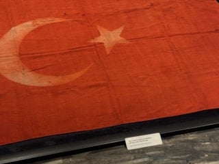 Şehit Kamil’in tabutundaki Türk bayrağı Panorama Müzesi’nde