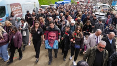 Karadeniz’in güçlü sesi Volkan Konak mezarı başında anıldı