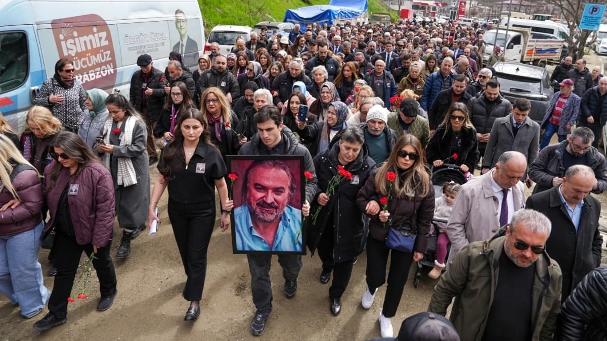 Karadeniz’in güçlü sesi Volkan Konak mezarı başında anıldı
