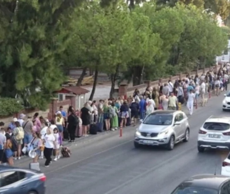 Yunanistan Türk turistlere yönelik ekspres vize uygulamasını uzattı