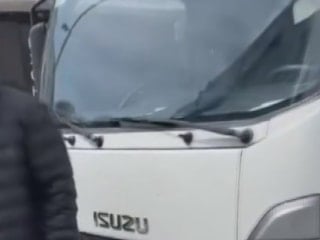 İstanbul'da iki kamyonet şoförünün trafik kavgası kamerada