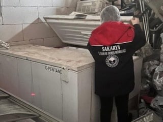 Sakarya'da 200 kilo tarihi geçmiş tavuk eti imha edildi