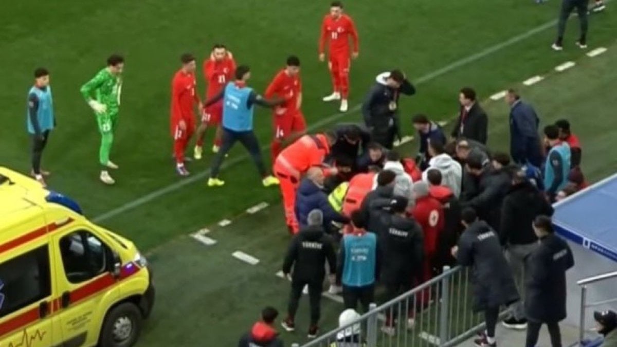 Egemen Korkmaz, milli maçta aniden yere yığıldı!