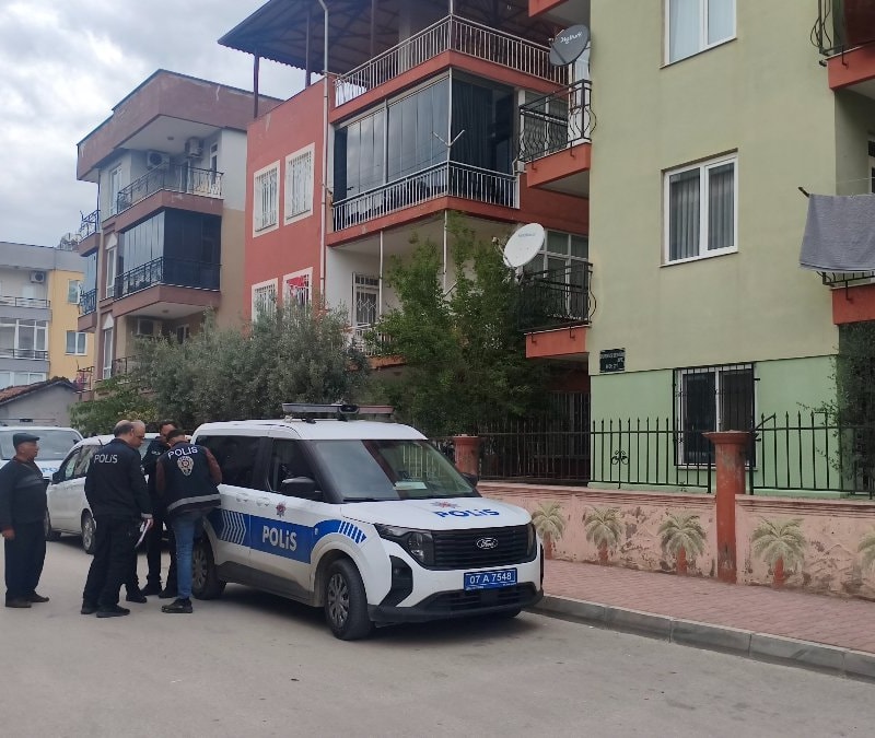 Antalya'da kendisinden haber alamayan adam evinden ölü bulundu