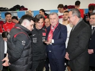 Cumhurbaşkanı Erdoğan'dan A Milli Takım'a tebrik telefonu