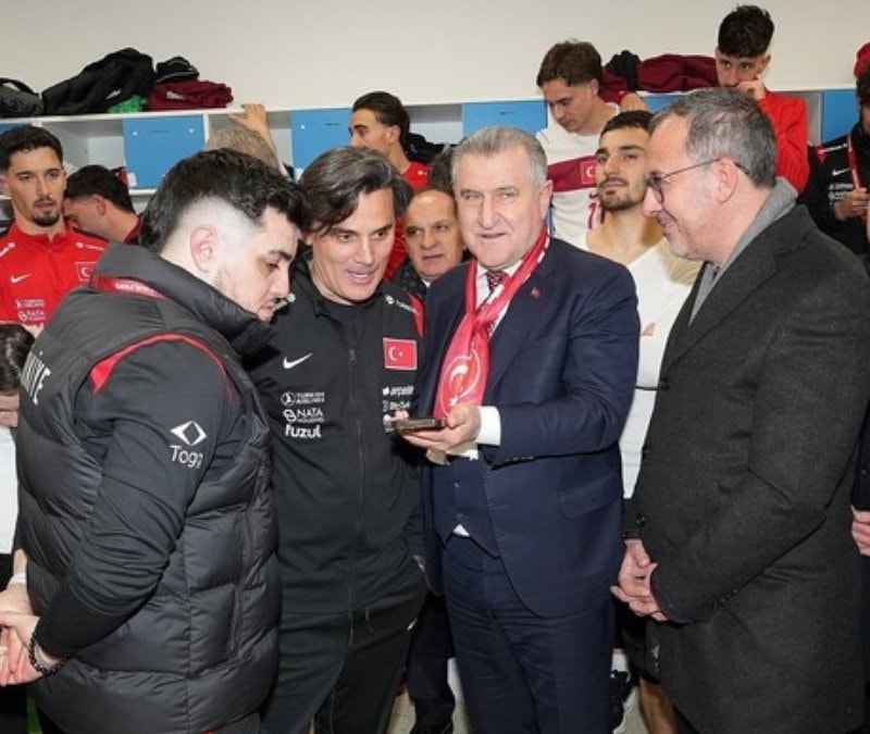 Cumhurbaşkanı Erdoğan'dan A Milli Takım'a tebrik telefonu