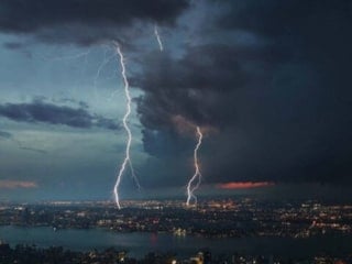 İzmirliler bu gece gözünüze uyku girmeyebilir: Uzmanlar saat verip uyardı