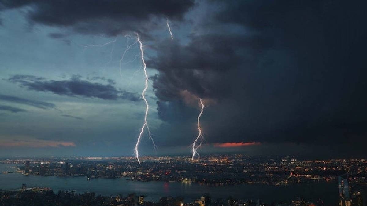 İzmirliler bu gece gözünüze uyku girmeyebilir: Uzmanlar saat verip uyardı
