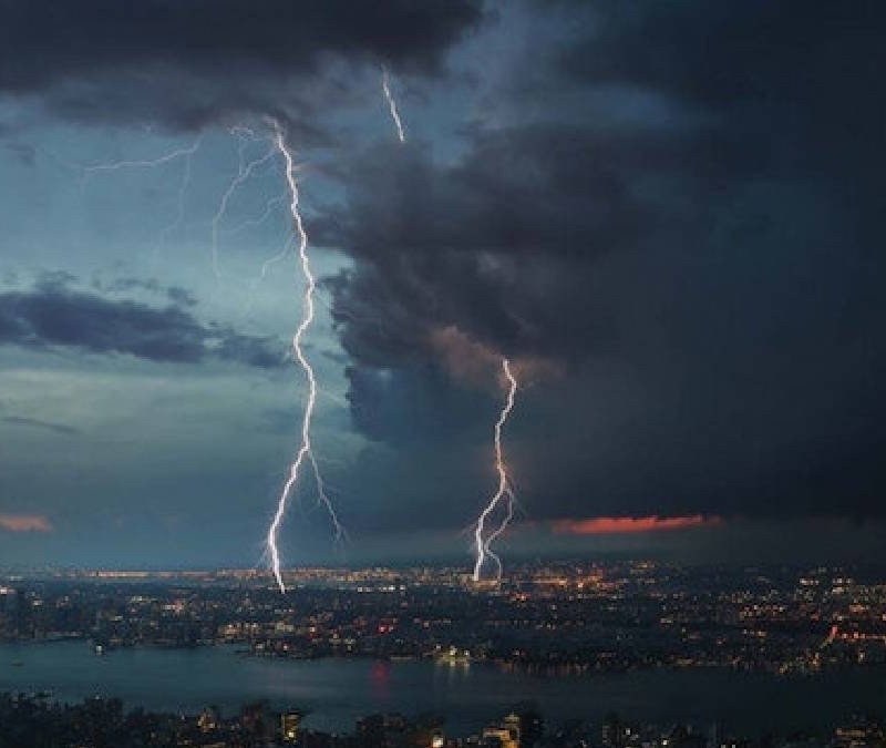 İzmirliler bu gece gözünüze uyku girmeyebilir: Uzmanlar saat verip uyardı