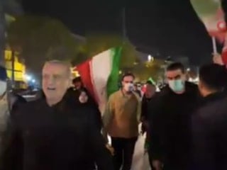 Mesud Pezeşkiyan ile Abbas Arakçi, Tahran’daki gösterilere katıldı