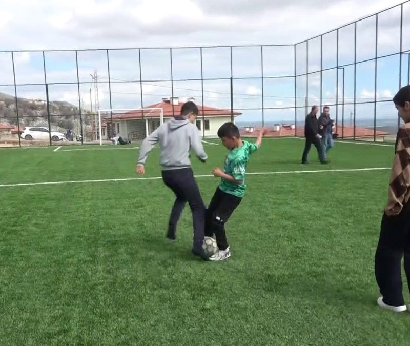 Adıyaman'da depremzede çocukların halı saha hayali gerçek oldu