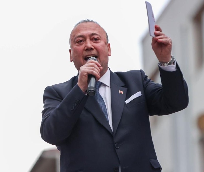 Özkan Yalım'ın sevgilisinin yurt dışı seyahatleri