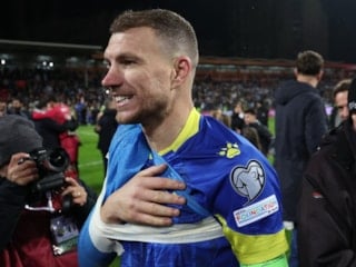 Edin Dzeko'nun görüntüsü geceye damga vurdu!