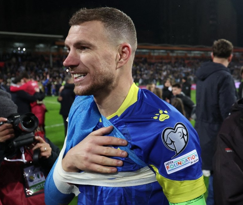 Edin Dzeko'nun görüntüsü geceye damga vurdu!