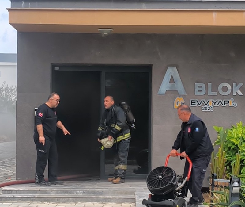 Antalya'da lüks dairede korkutan yangın