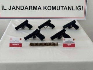 Antalya’da yol kontrolünde kaçak silah operasyonu